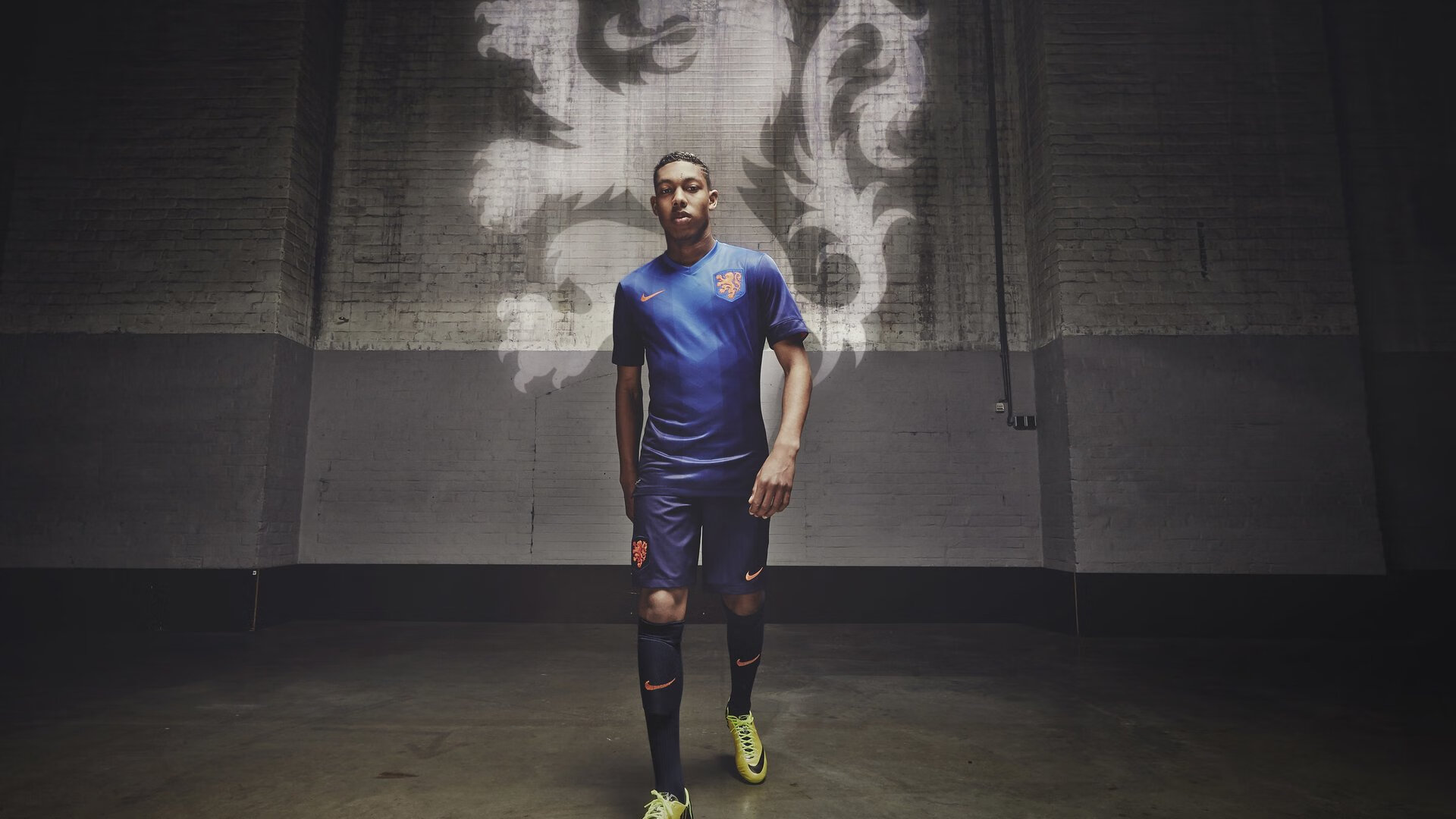 中国足球国家队关注场上沟通能力建设,足球队 中国